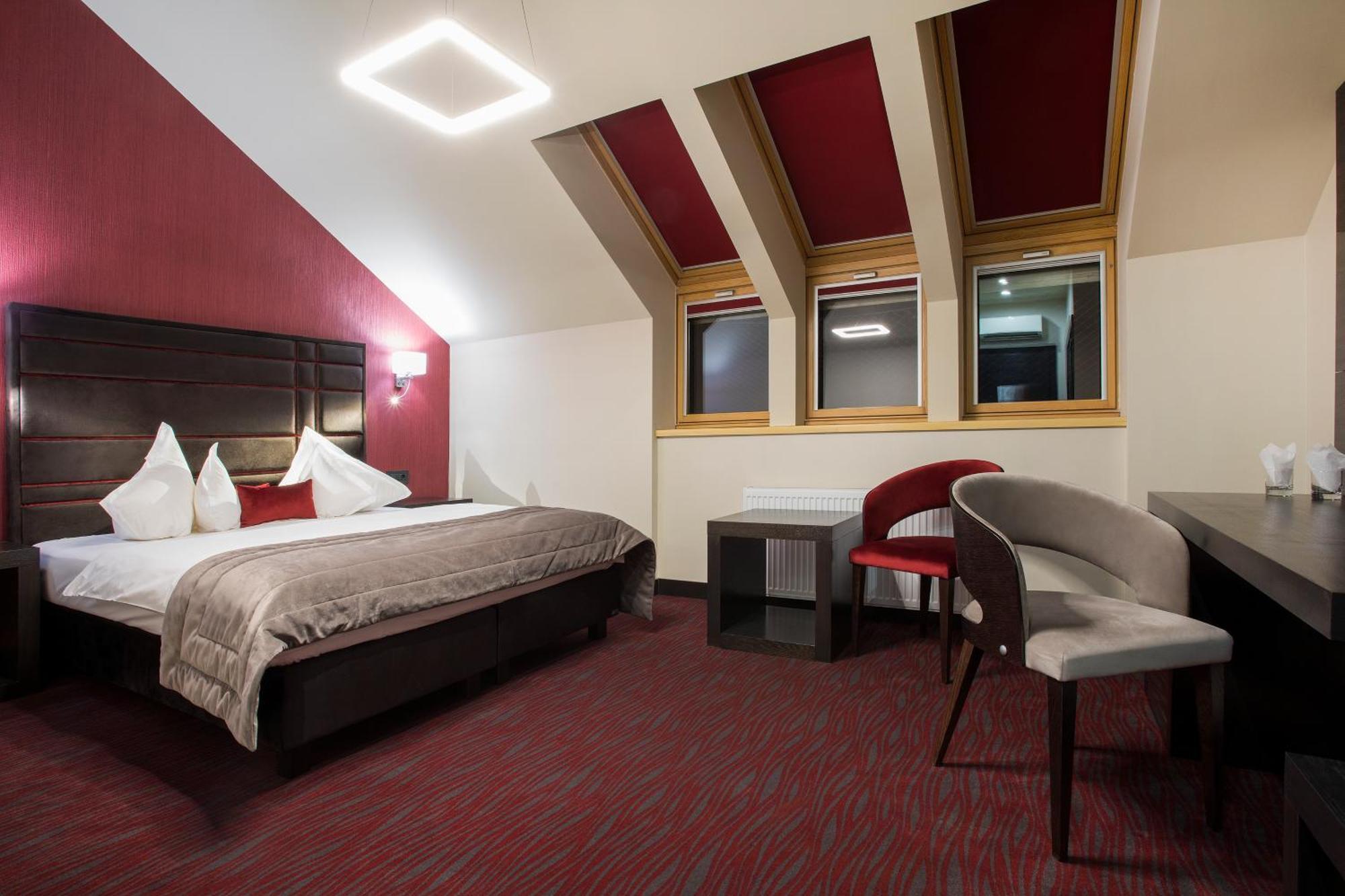 טימישוארה The Fifth Floor By Old Town Hotel מראה חיצוני תמונה