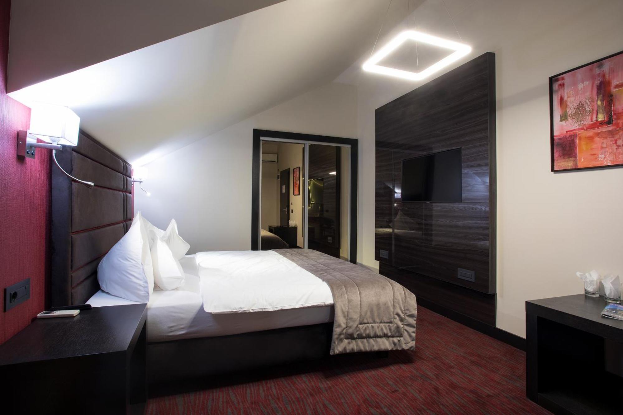 טימישוארה The Fifth Floor By Old Town Hotel מראה חיצוני תמונה
